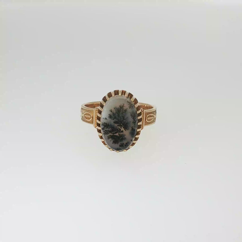 18K yellow gold vintage-style ring with an oval moss agate featuring natural branch-like inclusions.